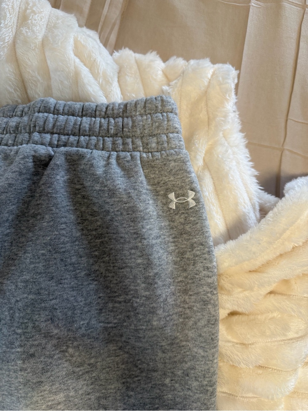 Under Armour Heather Gray Athletic Pleated Knit Shorts - Picture 6 of 7